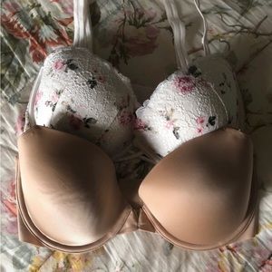 Woman’s Victoria Secret Bra Bundle
